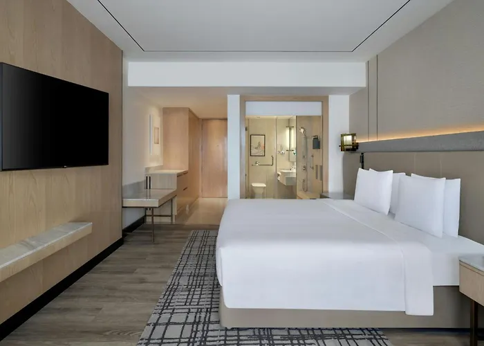 Courtyard By Marriott Mumbai International Airport Hotel